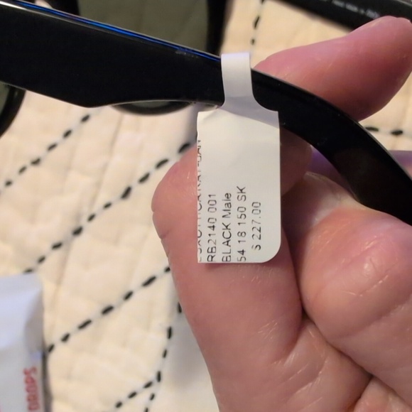 Wayfarer Ray-Ban Polarized Sunglasses - Picture 4 of 6